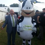 Dr. Anton Kraus, general manager of FNL and chairman of the EISA Executive Committee, welcomes visitors of the EventFarm mobile together with mascot Else